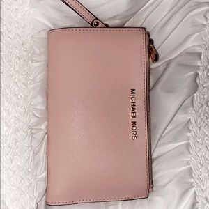 Never used wallet brand new !! Michel Kors